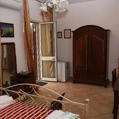 Catalano Oda ve Kahvaltı Paola