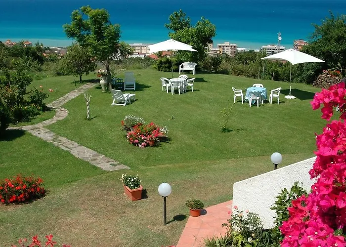 卡塔兰诺别墅酒店 帕奥拉