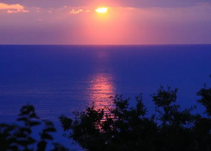 卡塔兰诺别墅酒店 2*